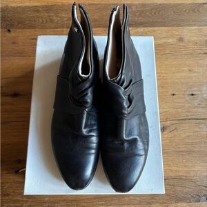 Elegant Black Leather Women’s Boots